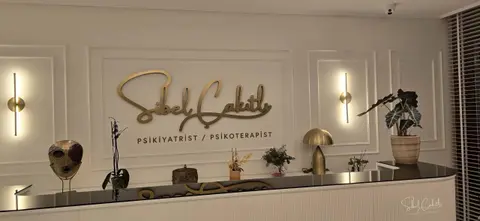 Dr. Sibel Çakıtlı muayenehanesinin Caddebostan'daki bekleme alanı